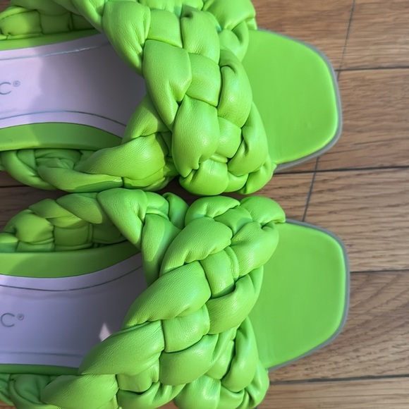 Vionic Kalina slide size 8 EUC - Picture 5 of 7